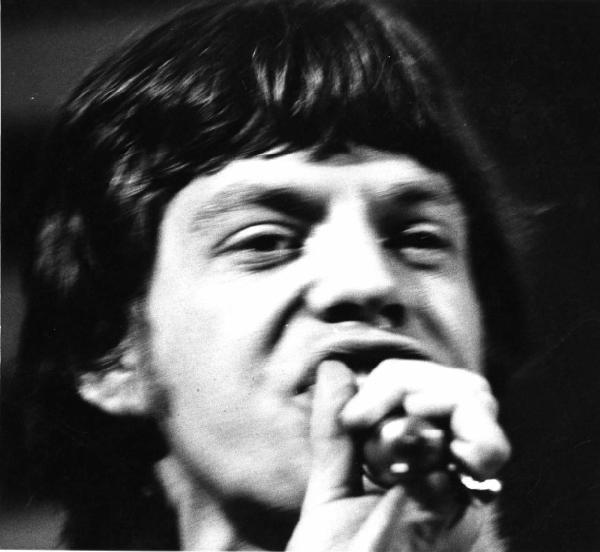 Il cantante rock Mick Jagger durante un concerto