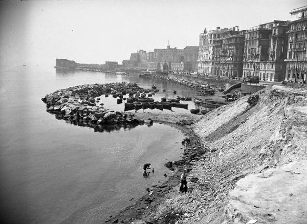 Italia del Sud. Napoli - lungomare