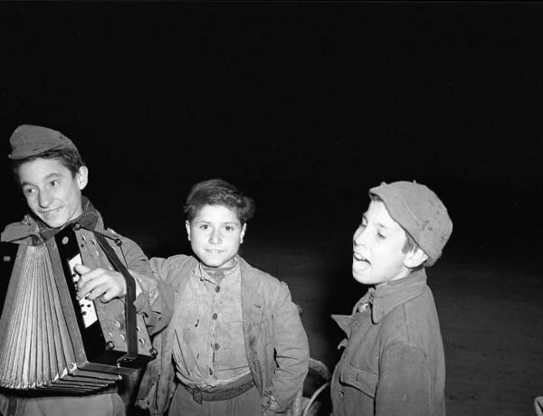 Italia del Sud. Napoli - bambini di strada