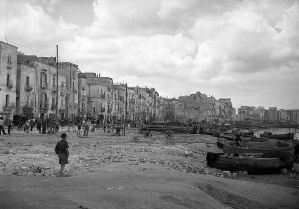 Italia del Sud. Puglia - Taranto - lungomare - spiaggia