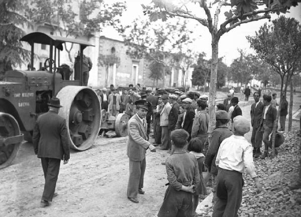 Italia del Sud. Bernalda - rullo compressore