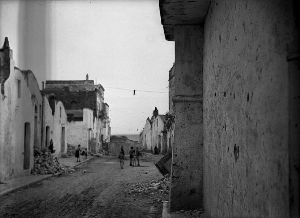 Italia del Sud. Bernalda - una via del paese