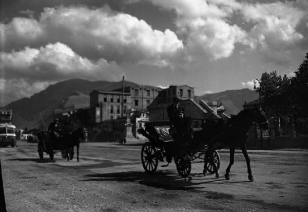 Italia del Sud. Sicilia - Palermo - lungomare - carrozze