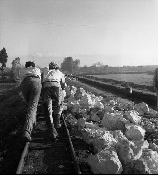 Italia del Sud. Sardegna - costruzione della ferrovia Nuoro-Macomer