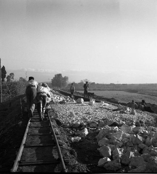 Italia del Sud. Sardegna - costruzione della ferrovia Nuoro-Macomer