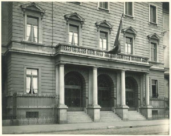 Milano - Istituto Derelitti di via Settembrini - Ingresso principale