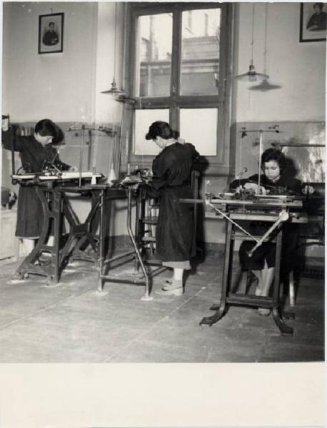 Milano - Istituto di Assistenza ai Minorenni di via Venini - Laboratorio di sartoria