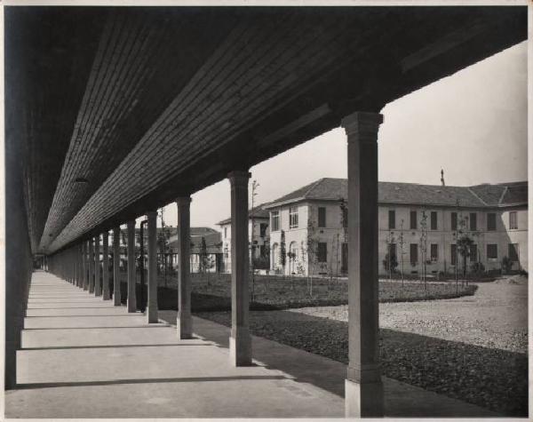 Milano - Casa di Ricovero per Inabili a Lavoro - Pensilina e padiglioni