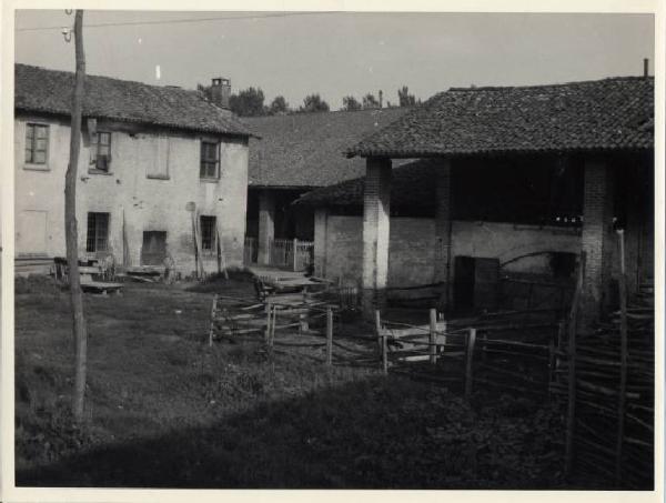 Siziano - Podere Bonate - Casa del lattaio e porcile