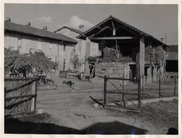 Carpiano - Cascina Castello di Carpiano - Casa colonica, legnaia e servizi