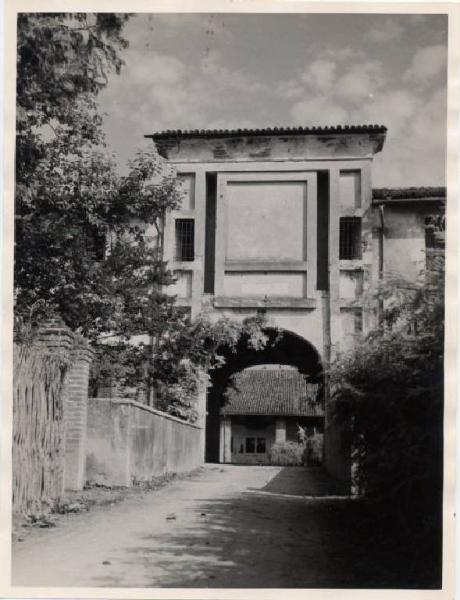 Carpiano - Cascina Castello di Carpiano - Ingresso