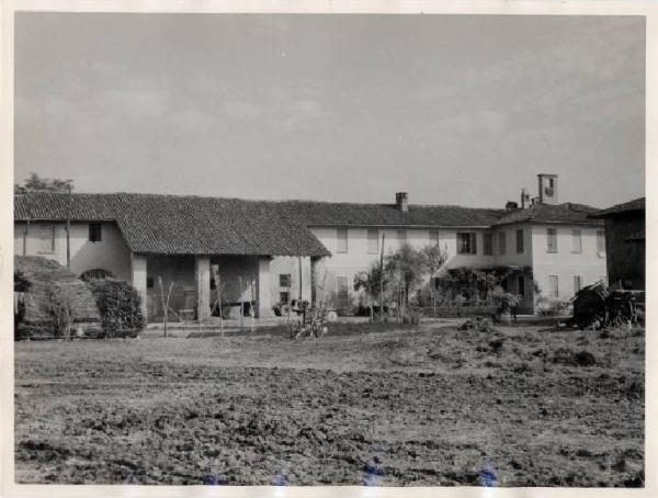 Carpiano - Cascina Nuova di Carpiano - Granai e casa padronale