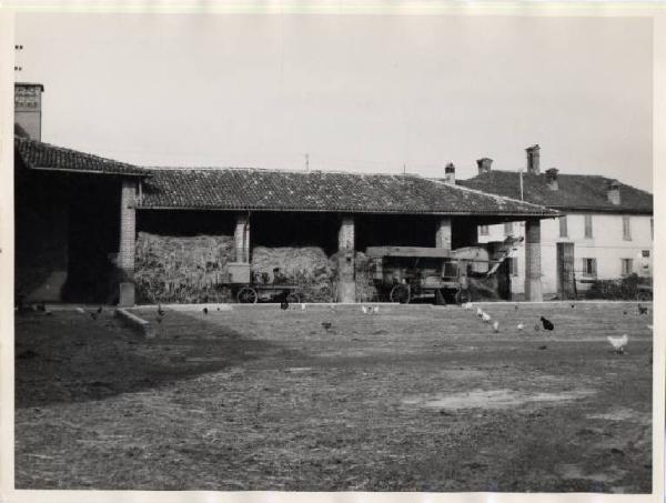 Cerro al Lambro - Riozzo - Cascina Grande - Aia con portico dell'essiccatoio