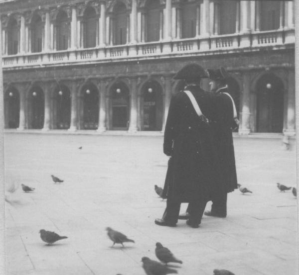 Venezia - Due carabinieri - Piazza San Marco