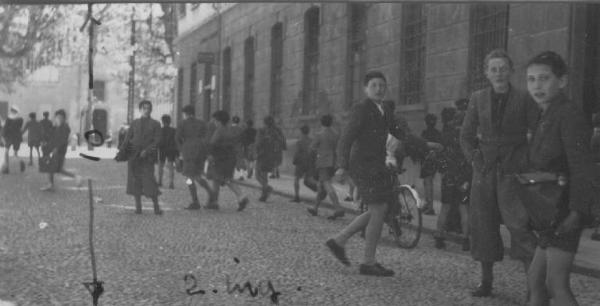 Como - Studenti - Via Carducci - Scuola Castellini