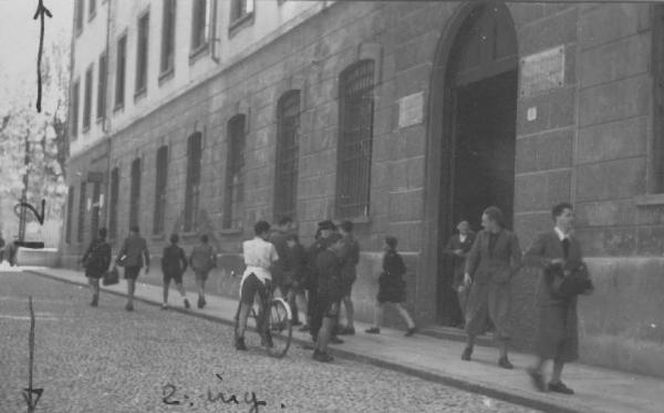 Como - Studenti - Via Carducci - Scuola Castellini