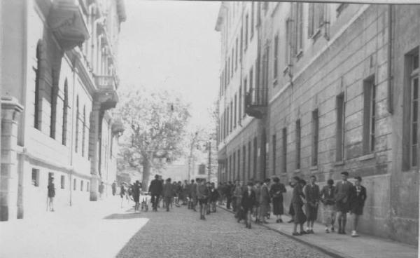 Como - Studenti - Via Carducci - Scuola Castellini