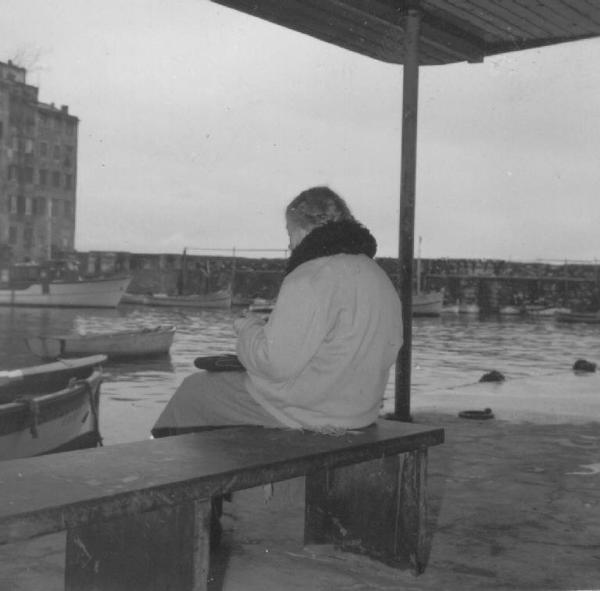 Ritratto femminile - Adulta di spalle - Camogli