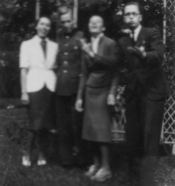 Ritratto di gruppo - Luisa Parisi con due uomini e una donna