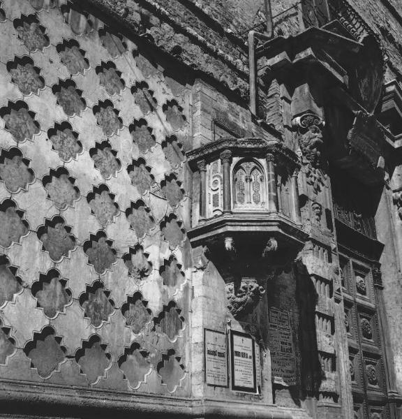 Perugia - Cattedrale di San Lorenzo - Pulpito laterale esterno