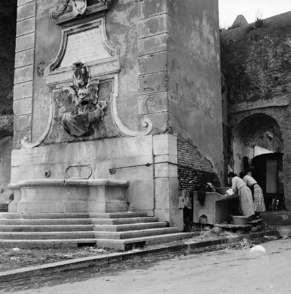 Roma - Fontana di Porta Furba