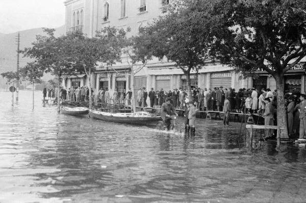 Como - Esondazione del 1935 - Piazza Cavour