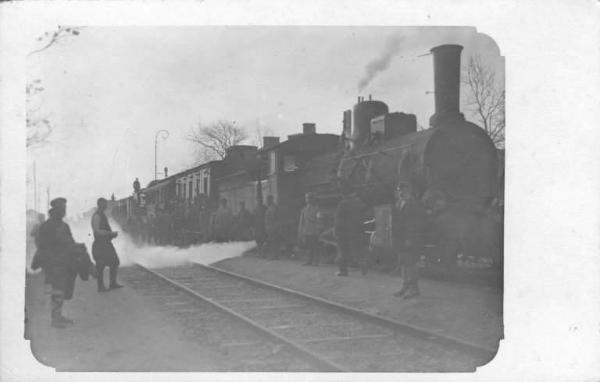 Trasporti militari - Impiego del treno da parte del Corpo Militare della Circoscrizione di Ancona della Croce Rossa Italiana -- Turchia - Lüleburgaz - Stazione ferroviaria