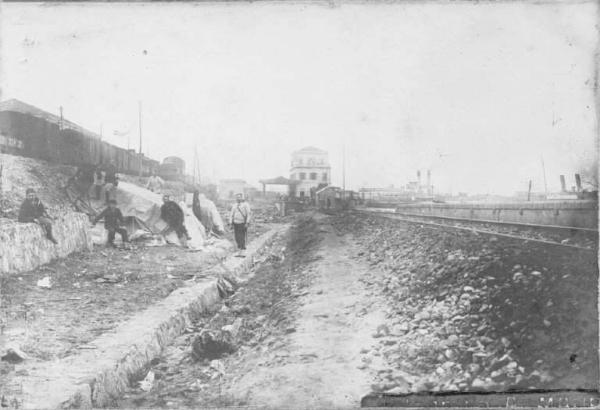 Croce Rossa Italiana - Ospedale da Guerra n. 7 - Accampamento -- Villa San Giovanni - Binari ferroviari