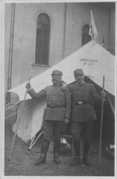 Croce Rossa Italiana - Comitato di Sezione di Bergamo - Ambulanza da montagna n. 30 - Materiale per accampamenti militari: Tenda -- Bergamo - Via San Giorgio - Ricreatorio dei padri gesuiti - Cortile / Croce Rossa Italiana - Comitato di Sezione di Bergamo - Corpo Militare - Personale direttivo / Croce Rossa Italiana - Corpo Militare - Uniformi