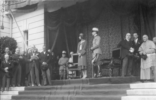 Autorità civili ed ecclesiastiche -- Bergamo - Ospedali Riuniti / Bergamo - Ospedali Riuniti - Cerimonia inaugurale da parte di Umberto II di Savoia e Maria José del Belgio