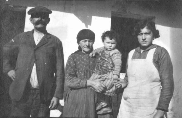 Famiglia Pais - Ritratto fotografico -- Auronzo di Cadore