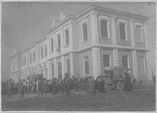 Croce Rossa Italiana - Comitato di Firenze - Ospedale da Guerra n. 63 - Impiego di un edificio scolastico -- Castions di Strada / Croce Rossa Italiana - Comitato di Sezione di Bergamo - Ospedale da Guerra n. 7 - Impiego di un edificio scolastico -- Castions di Strada