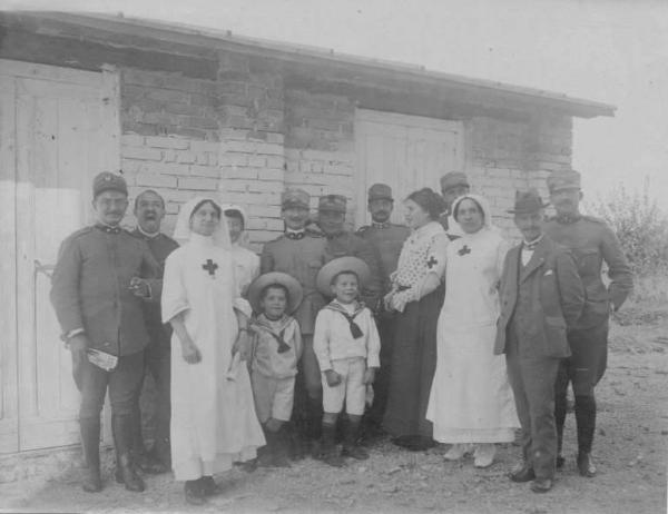 Croce Rossa Italiana - Comitato di Sezione di Bergamo - Corpo Militare - Personale - Rapporti con il personale del Corpo delle Infermiere Volontarie e con la popolazione -- Castions di Strada / Marconi, Giovanni Battista