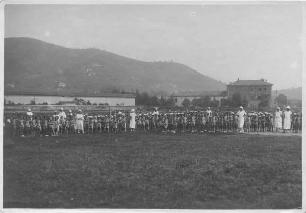 Fanciulli - Elioterapia: Ginnastica -- Bergamo - Valtesse - Colonia elioterapica del Comitato di Bergamo della Croce Rossa Italiana