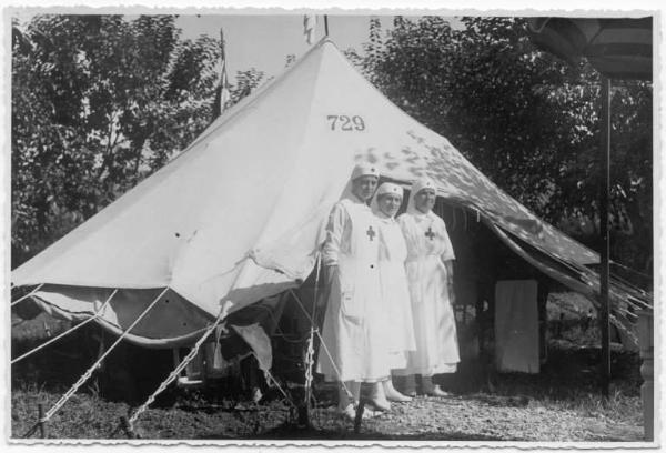 Croce Rossa Italiana - Comitato di Bergamo - Colonia elioterapica - Materiale per accampamenti: Tenda -- Bergamo - Polaresco / Croce Rossa Italiana - Comitato Provinciale di Bergamo - Corpo delle Infermiere Volontarie - Personale -- Bergamo - Polaresco - Colonia elioterapica del Comitato Provinciale di Bergamo della CRI