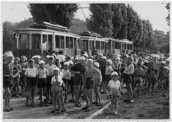 Fanciulli - Trasporto - Impiego di trams -- Bergamo - Polaresco