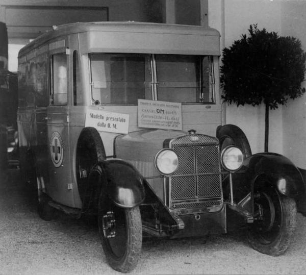 Croce Rossa Italiana - Autoambulanza - Autotelaio OM e carrozzeria Fabbrica Bresciana Automobili -- Roma