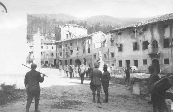 Slovenia - Canale d'Isonzo - Edifici - Danni di guerra / Slovenia - Canale d'Isonzo - Occupazione italiana