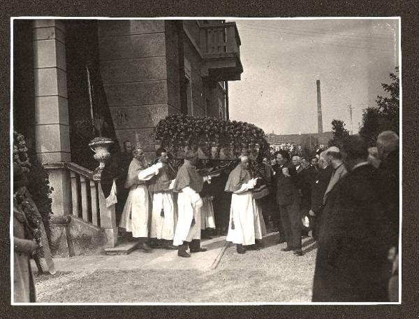 Lombardia - Funerale di Angelo Fontana Cavaliere del Lavoro