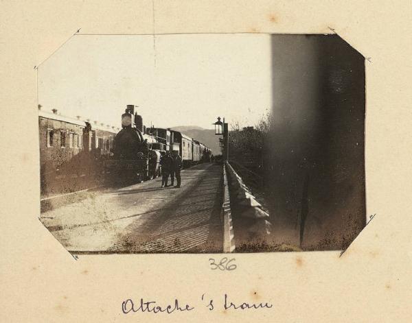 Guerra russo-giapponese - Russia - Manciuria - Treno degli addetti militari al campo russo in sosta in una stazione ferroviaria