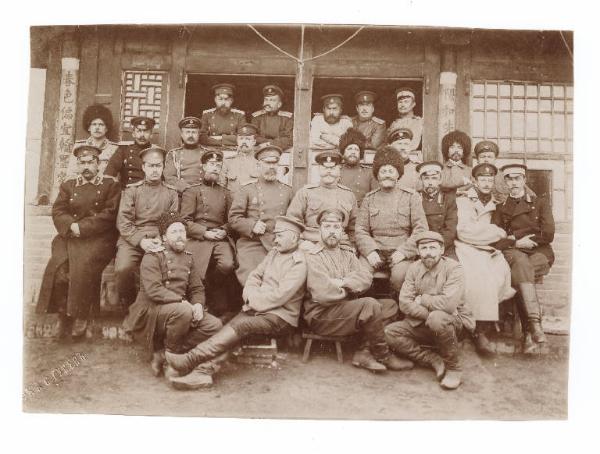 Guerra russo-giapponese - Ritratto di gruppo maschile - Militari russi e cosacchi - Russia - Mukden