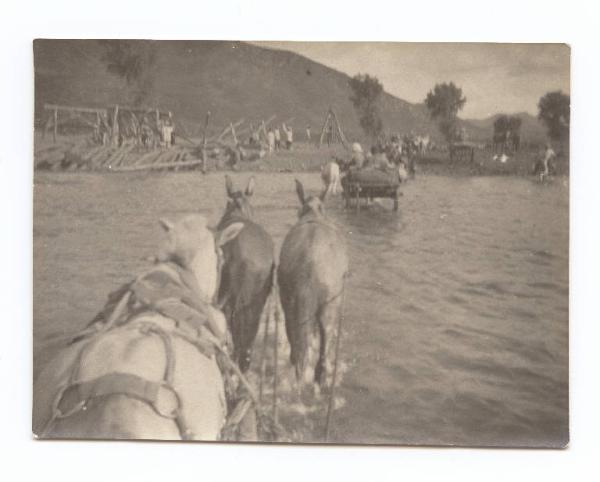 Guerra russo-giapponese - Russia - Manciuria - Carovane dell'esercito russo al guado del fiume Reka Tankhe