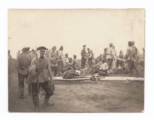 Guerra russo-giapponese - Russia - Manciuria - Taziin - Soldati russi feriti rientrano dalla battaglia di Liaoyang