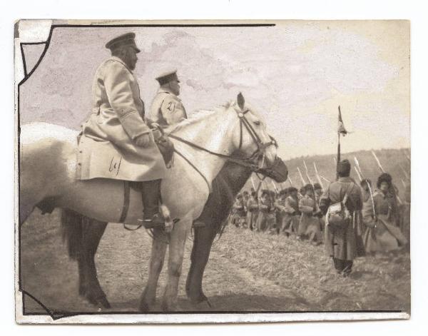 Guerra russo-giapponese - Russia - Manciuria - Khosciulinza - Generale Alexiei Nicolaievic Kuropatkin e il generale Nikolaj Petrovic Linevic passano in rivista le truppe