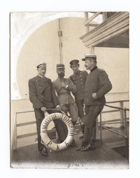 Guerra russo-giapponese - Ritratto di gruppo maschile - Capitano ed ufficiali del battello fluviale Dmitri Donskoi - Russia - Manciuria - Fiume Amur