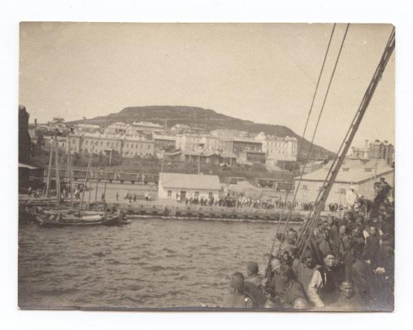 Guerra russo-giapponese - Russia - Vladivostok - Città di Vladivostok vista dal ponte del piroscafo Folgi