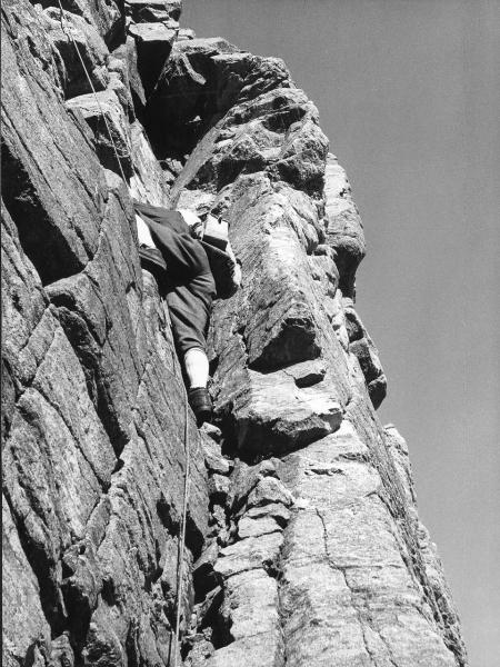 Ritratto - Uomo - Groenlandia occidentale - Nord dell'Oceano Atlantico - Baia di Baffin - Comune di Qaasuitsup - Isola di Kuvdlorssuaq - Montagna - Pollice del Diavolo - Parete meridionale