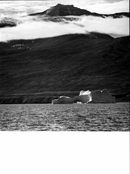 Groenlandia occidentale - Nord dell'Oceano Atlantico - Baia di Baffin? - Montagne - Icebergs