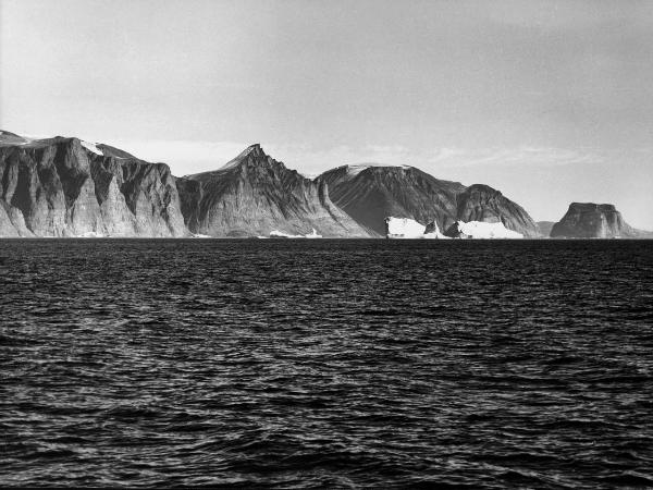 Groenlandia occidentale - Nord dell'Oceano Atlantico - Baia di Baffin? - Montagne - Icebergs