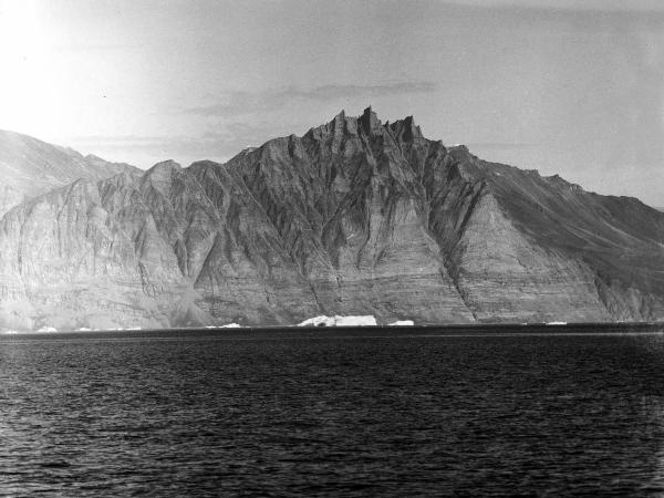 Groenlandia occidentale - Nord dell'Oceano Atlantico - Baia di Baffin? - Montagne - Icebergs